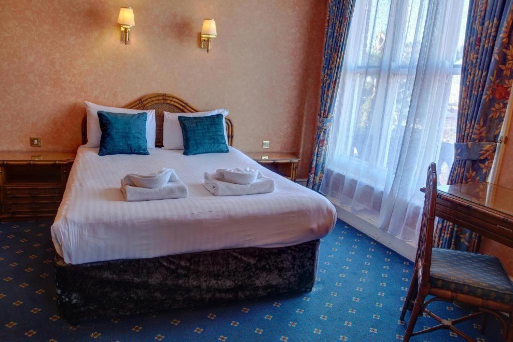 The Orwell Hotel Филикстоу Екстериор снимка