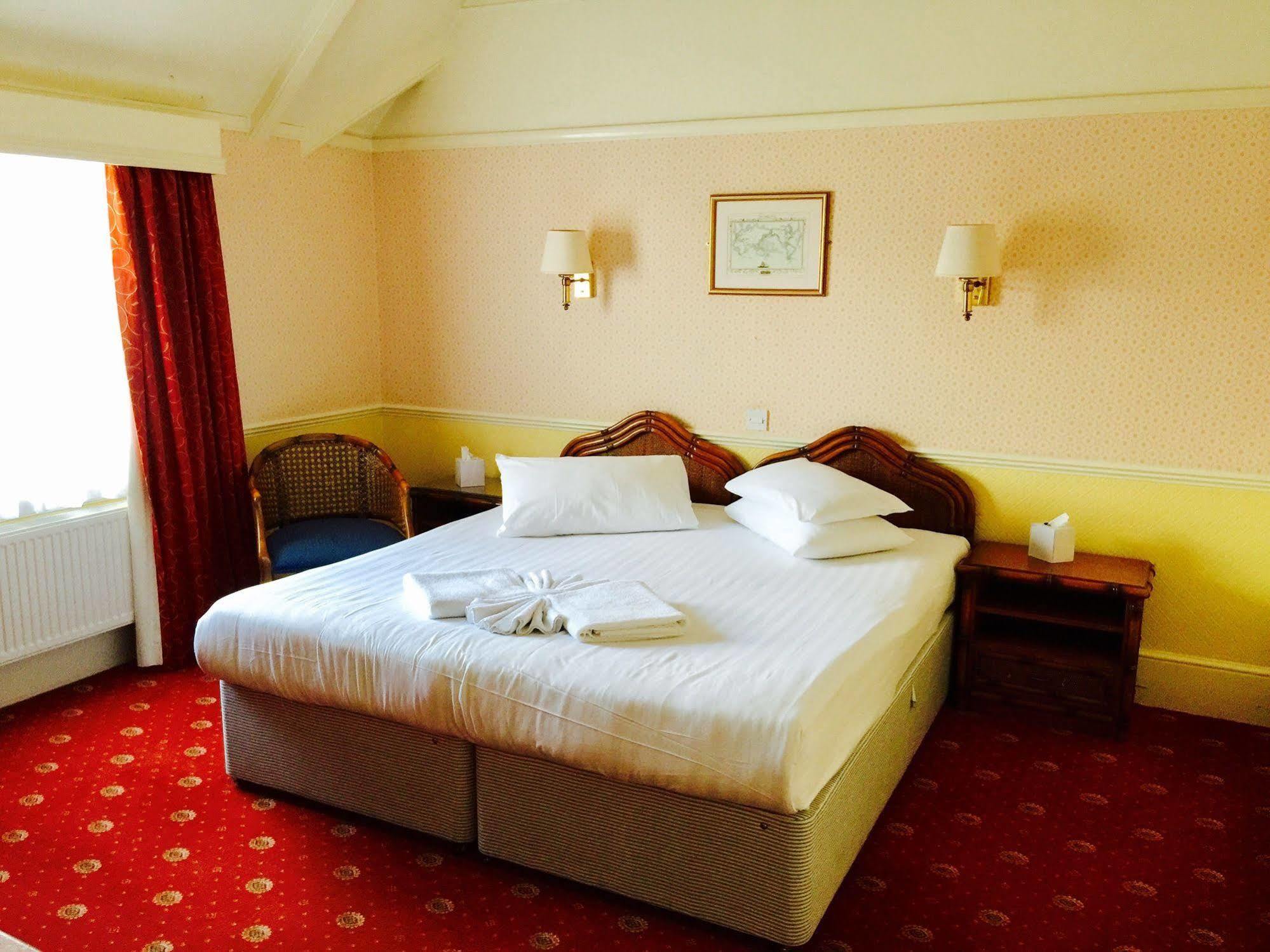 The Orwell Hotel Филикстоу Екстериор снимка