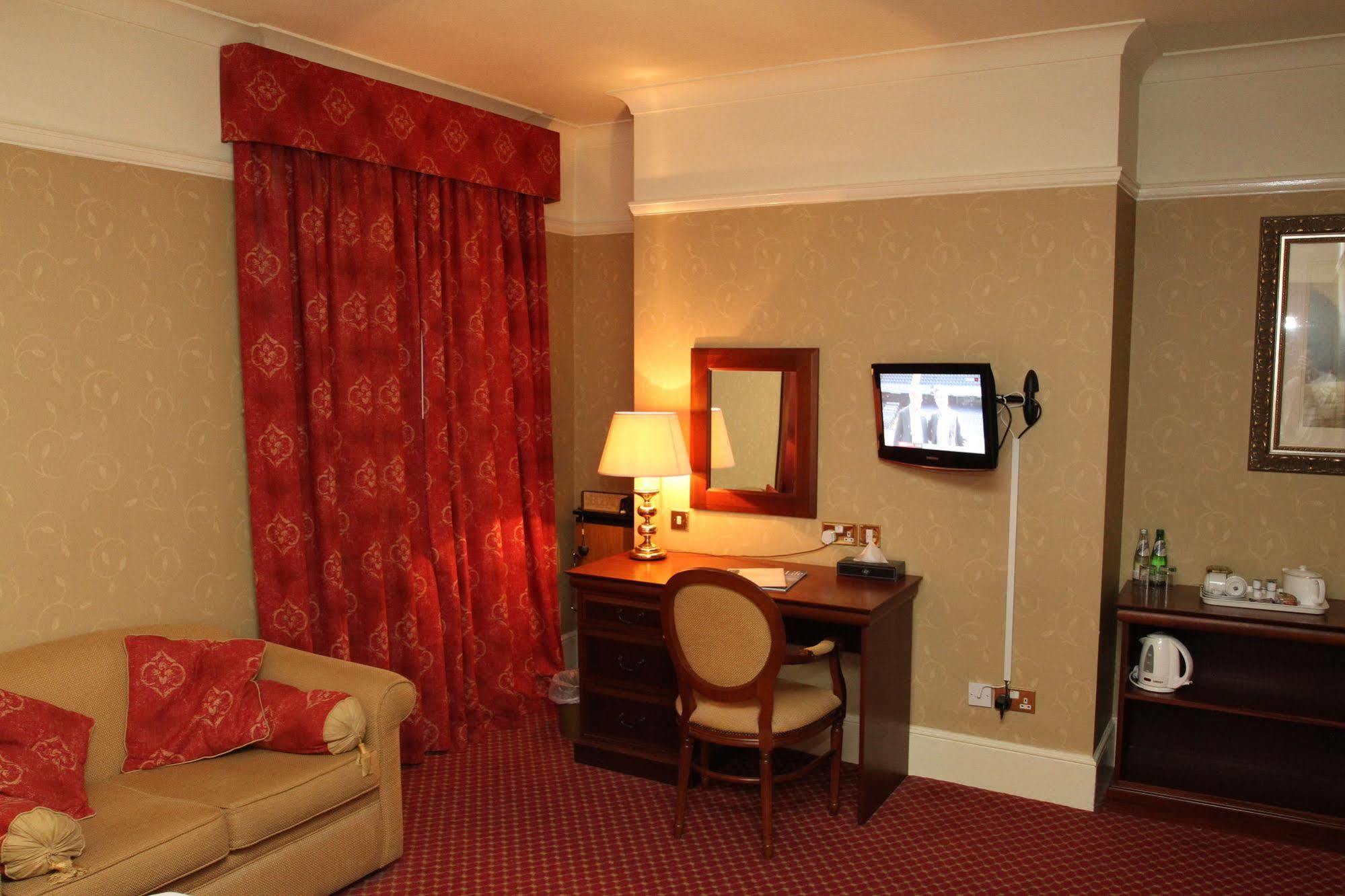 The Orwell Hotel Филикстоу Екстериор снимка
